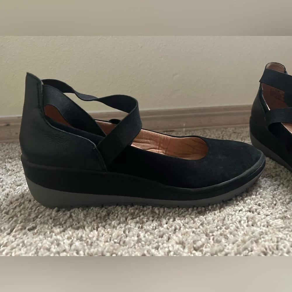 Vionic Ellery Strap Up Black Nubuck Leather Womens Wedges Size 9 Travel Business